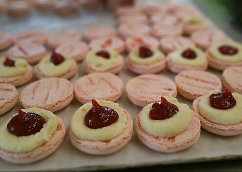 Hamac & Macarons - macarons litchi - rose - framboise | Hamac & Macarons - lychee - rose - raspberry macarons